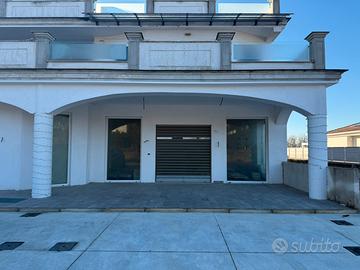 Locale Commerciale 150 mq con parcheggio