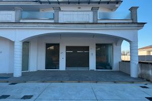 Locale Commerciale 150 mq con parcheggio