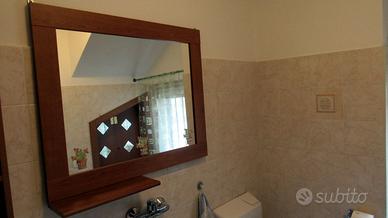 Specchio e pensile bagno