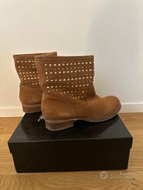 Stivaletti camoscio con strass 40