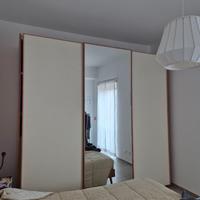 Armadio grande in vero legno con specchio