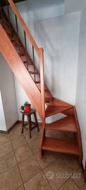 Scala configurazione a L con ringhiera e balaustra