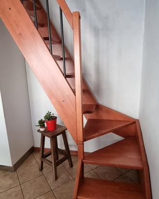 Scala configurazione a L con ringhiera e balaustra
