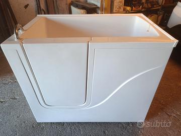 Vasca da bagno con sportello