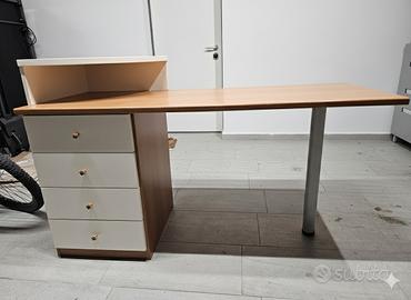 Scrivania Moderna con Cassettiera e Alzatina 
