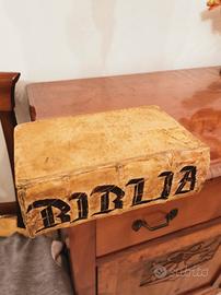 antico volume del '600 in pergamena