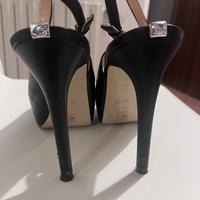 Sandalo nero Guess