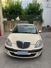 Lancia y