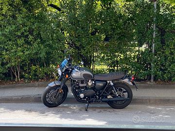 Triumph Bonneville T120 Black Edition