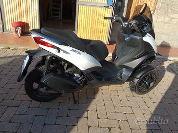 Piaggio MP3 Tricity 300