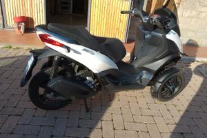 Piaggio MP3 Tricity 300