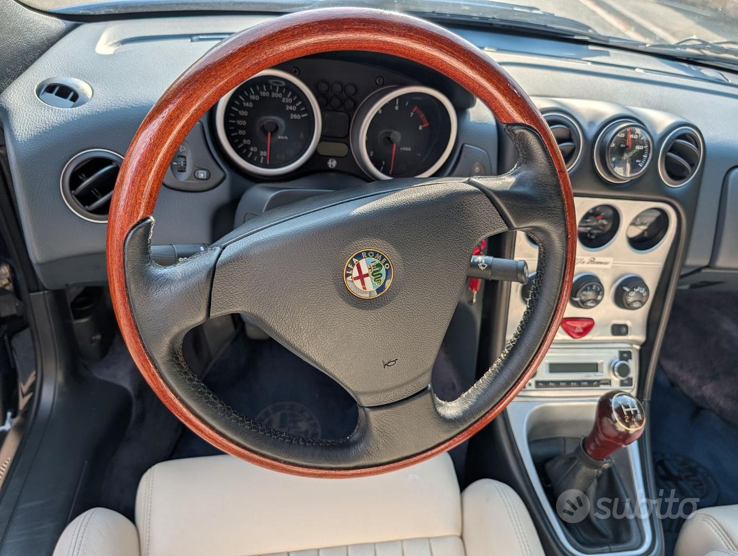 Alfa Romeo Spider 2001 photo 5
