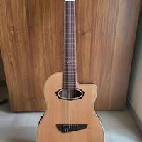 Chitarra classica amplificata Eko