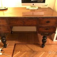 Scrivania del 1800 antiquariato
