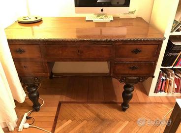 Scrivania del 1800 antiquariato