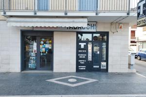 Locale commerciale in viale alcione