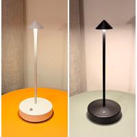 Lampada a cono bianca/nera