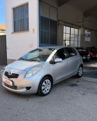 Toyota Yaris 1.0 5 porte