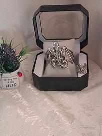 Set di braccialetti e anelli a tema drago