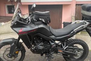 Honda XL750 Transalp 2023 – 4.879 km, come nuova