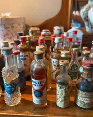 36 bottiglie mignon di liquore da collezione