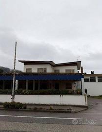 Immobile in asta di 252 m² con 5 locali e box auto