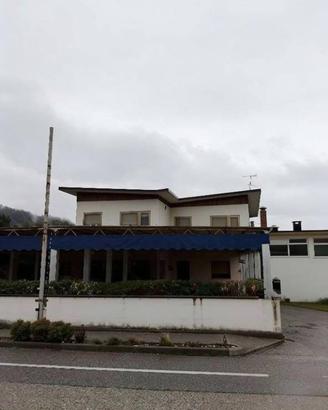 Immobile in asta di 252 m² con 5 locali e box auto