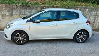 Peugeot 208 1.2 82CV Allure bianca