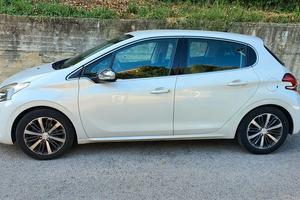 Peugeot 208 1.2 82CV Allure bianca