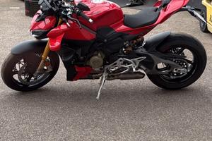 Ducati Streetfighter v4s 