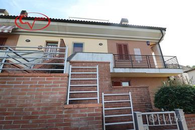 Appartamento di 100 m² con 2 locali a Montevarchi