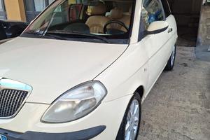 Auto Lancia Ypsilon