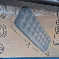 Materassino gonfiabile per il campeggio 