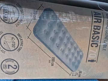 Materassino gonfiabile per il campeggio 