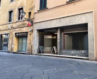 Locale commerciale a Lucca
