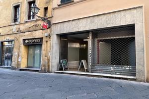 Locale commerciale a Lucca