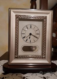 Orologio a pendolo da tavolo Argento e  Legno