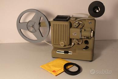 Proiettore 8mm. EUMIG P8 e schermo