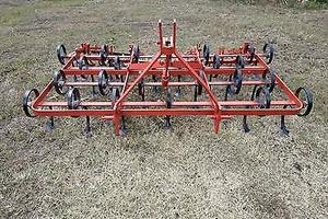 Trattore seminatrici aratri e altro