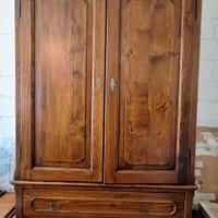 Armadio legno naturale . 