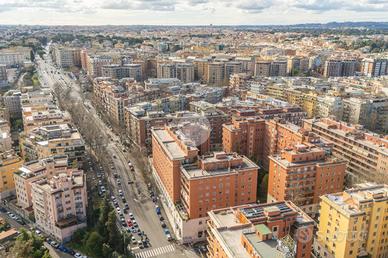 4 LOCALI A ROMA