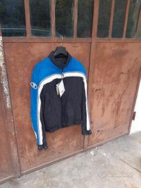 giubotto da moto con protezioni e stivali motocros