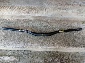 Manubrio Burgtec Ride Wide tagliato a 77cm, rise 3
