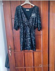 Vestito  elegante  da donna