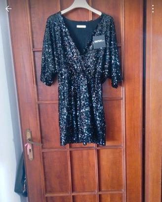 Vestito  elegante  da donna