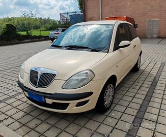 Lancia Ypsilon modello oro