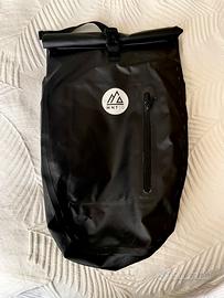 MNT10 Borsa per portapacchi da 28L