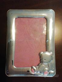 Cornice d'argento con orsacchiotto in rilievo