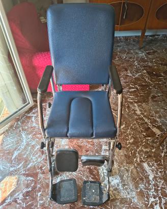 Sedia a rotelle per anziano/disabile