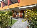 villa-a-schiera-con-giardino-e-box-auto-